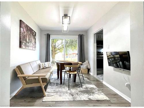 7086 Centennial Street, Niagara Falls, ON - Indoor Photo Showing Dining Room