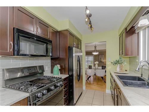 15 Cindy Avenue, Cambridge, ON - Indoor Photo Showing Kitchen With Double Sink With Upgraded Kitchen