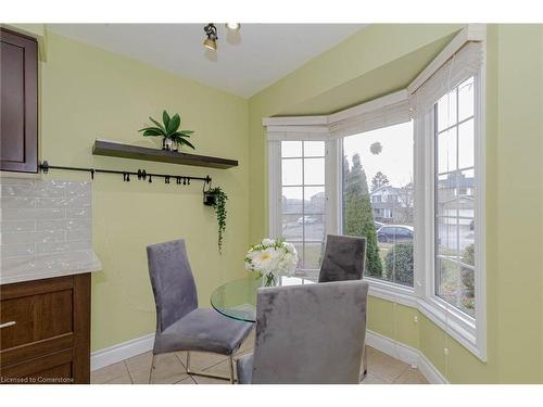 15 Cindy Avenue, Cambridge, ON - Indoor Photo Showing Dining Room