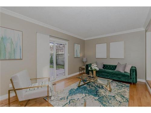 15 Cindy Avenue, Cambridge, ON - Indoor Photo Showing Living Room