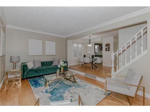 15 Cindy Avenue, Cambridge, ON - Indoor Photo Showing Living Room