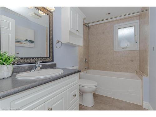 15 Cindy Avenue, Cambridge, ON - Indoor Photo Showing Bathroom