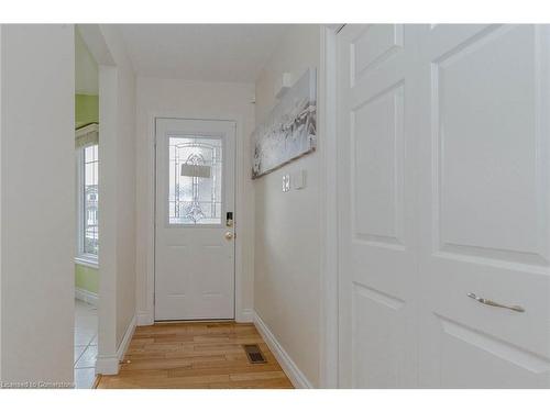 15 Cindy Avenue, Cambridge, ON - Indoor Photo Showing Other Room