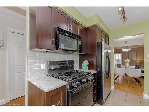 15 Cindy Avenue, Cambridge, ON - Indoor Photo Showing Kitchen