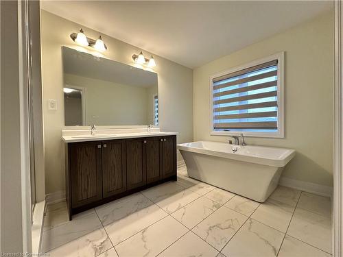 124 Lumb Drive, Cambridge, ON - Indoor Photo Showing Bathroom