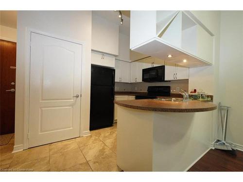 320-330 Princess Royal Drive, Mississauga, ON - Indoor Photo Showing Kitchen With Double Sink