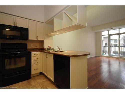 320-330 Princess Royal Drive, Mississauga, ON - Indoor Photo Showing Kitchen With Double Sink