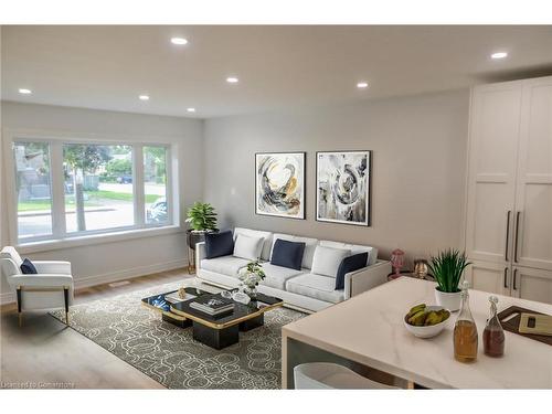 27 Seven Oaks Drive, Hamilton, ON - Indoor Photo Showing Living Room