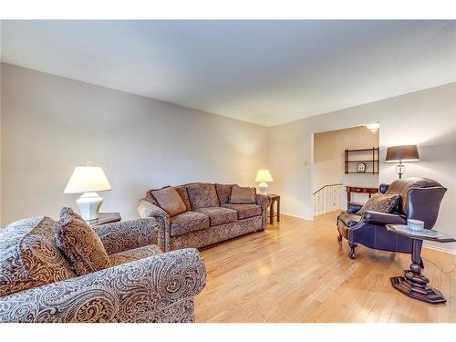 606 Sheraton Road, Burlington, ON - Indoor Photo Showing Living Room