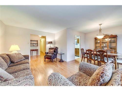 606 Sheraton Road, Burlington, ON - Indoor Photo Showing Living Room