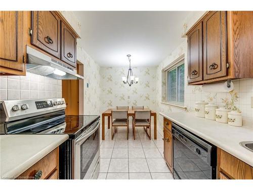 606 Sheraton Road, Burlington, ON - Indoor Photo Showing Kitchen