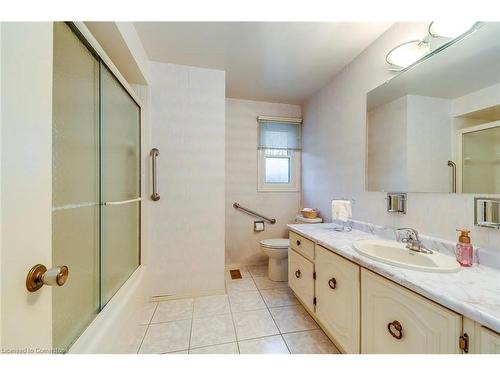 606 Sheraton Road, Burlington, ON - Indoor Photo Showing Bathroom