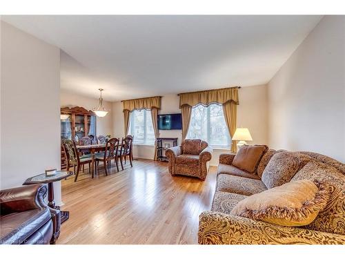 606 Sheraton Road, Burlington, ON - Indoor Photo Showing Living Room