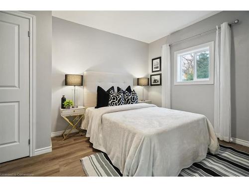 59 Stanley Street, Brantford, ON - Indoor Photo Showing Bedroom