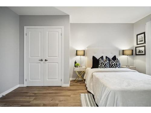 59 Stanley Street, Brantford, ON - Indoor Photo Showing Bedroom