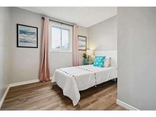 59 Stanley Street, Brantford, ON - Indoor Photo Showing Bedroom