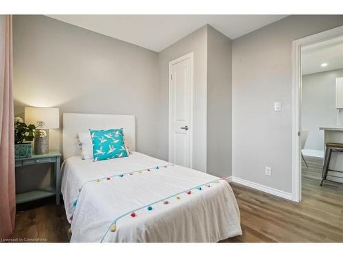 59 Stanley Street, Brantford, ON - Indoor Photo Showing Bedroom