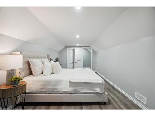 59 Stanley Street, Brantford, ON - Indoor Photo Showing Bedroom