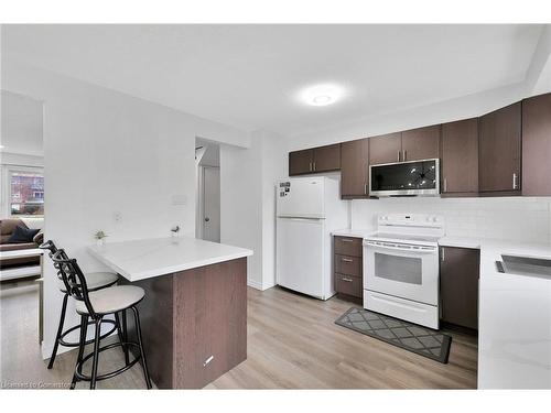 2-596 Grey Street, Brantford, ON - Indoor Photo Showing Kitchen