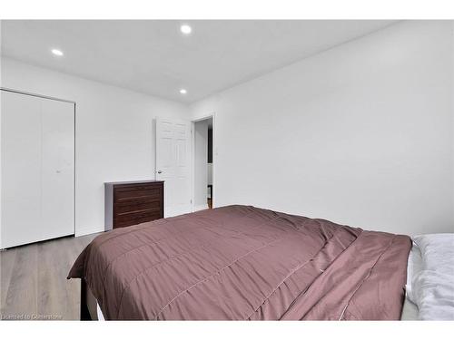 2-596 Grey Street, Brantford, ON - Indoor Photo Showing Bedroom