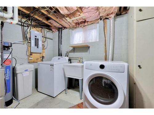 2-596 Grey Street, Brantford, ON - Indoor Photo Showing Laundry Room