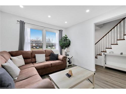 2-596 Grey Street, Brantford, ON - Indoor Photo Showing Living Room