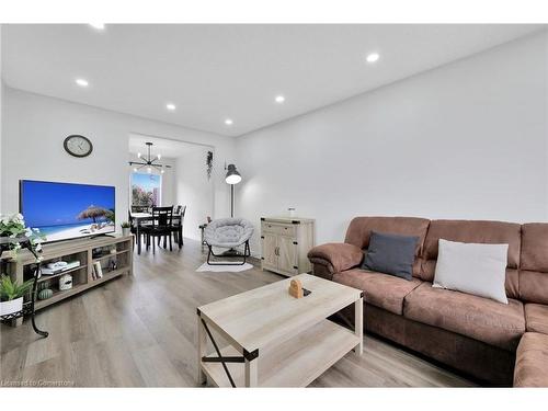 2-596 Grey Street, Brantford, ON - Indoor Photo Showing Living Room