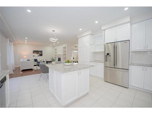 252 Shady Glen Crescent, Kitchener, ON - Indoor Photo Showing Kitchen With Upgraded Kitchen