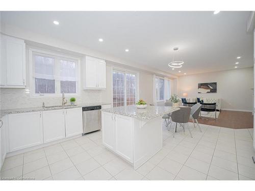 252 Shady Glen Crescent, Kitchener, ON - Indoor Photo Showing Kitchen With Upgraded Kitchen