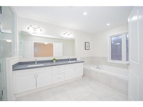 252 Shady Glen Crescent, Kitchener, ON - Indoor Photo Showing Bathroom