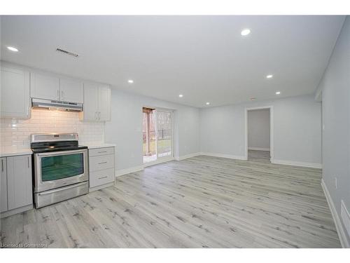 252 Shady Glen Crescent, Kitchener, ON - Indoor Photo Showing Kitchen