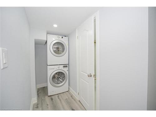 252 Shady Glen Crescent, Kitchener, ON - Indoor Photo Showing Laundry Room