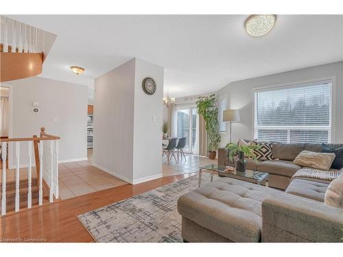 28 Sun King Crescent, Barrie, ON - Indoor Photo Showing Living Room