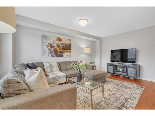 28 Sun King Crescent, Barrie, ON - Indoor Photo Showing Living Room