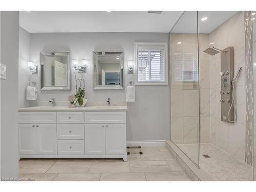 28 Sun King Crescent, Barrie, ON - Indoor Photo Showing Bathroom