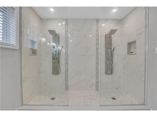 28 Sun King Crescent, Barrie, ON - Indoor Photo Showing Bathroom