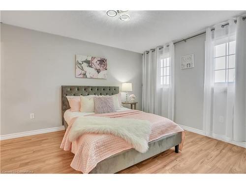 28 Sun King Crescent, Barrie, ON - Indoor Photo Showing Bedroom