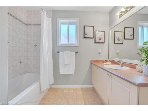 28 Sun King Crescent, Barrie, ON - Indoor Photo Showing Bathroom