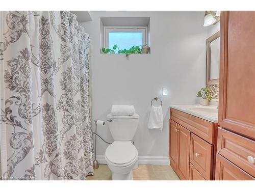 28 Sun King Crescent, Barrie, ON - Indoor Photo Showing Bathroom