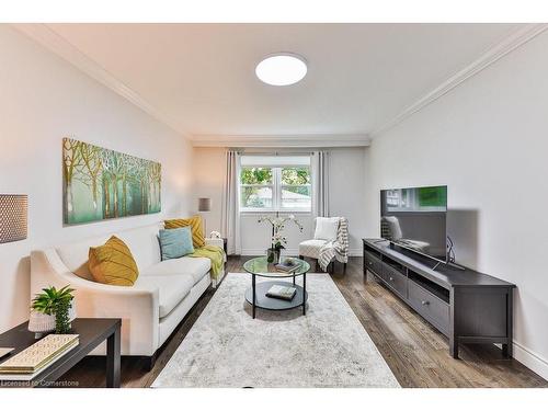 291 Antigua Road, Mississauga, ON - Indoor Photo Showing Living Room