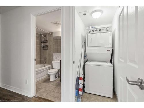 2111-310 Burnhamthorpe Road W, Mississauga, ON - Indoor Photo Showing Laundry Room