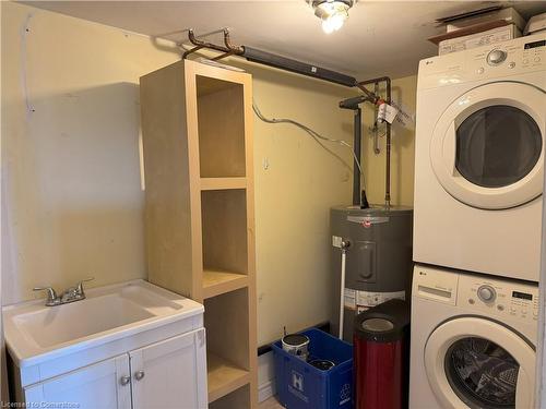 901-67 Caroline Street S, Hamilton, ON - Indoor Photo Showing Laundry Room