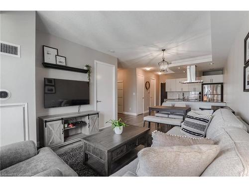 2333-165 Legion Road, Toronto, ON - Indoor Photo Showing Living Room