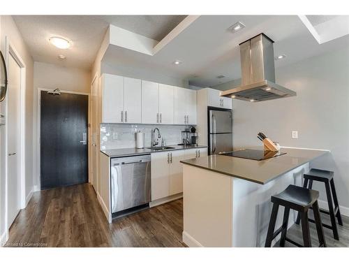 2333-165 Legion Road, Toronto, ON - Indoor Photo Showing Kitchen