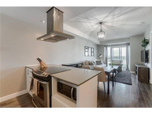 2333-165 Legion Road, Toronto, ON - Indoor Photo Showing Kitchen