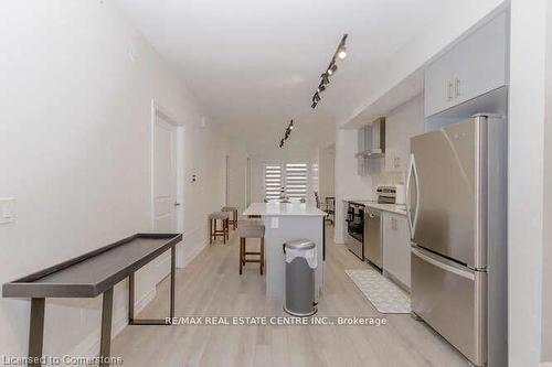 123-349 Wheat Boom Drive, Oakville, ON - Indoor Photo Showing Kitchen