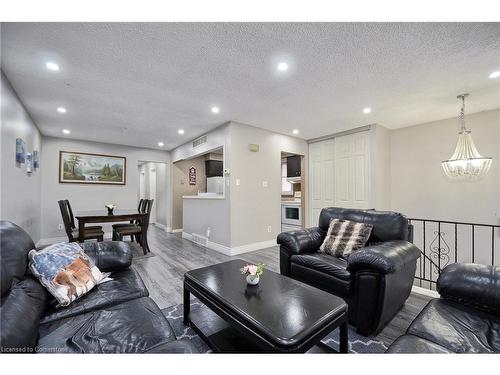 37 Autumn Road, Brantford, ON - Indoor Photo Showing Living Room