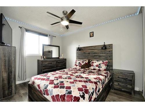 37 Autumn Road, Brantford, ON - Indoor Photo Showing Bedroom