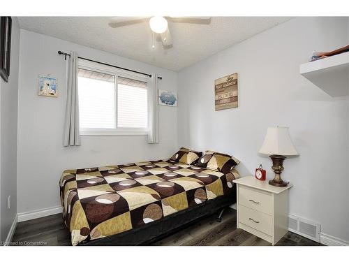 37 Autumn Road, Brantford, ON - Indoor Photo Showing Bedroom