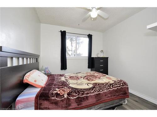 37 Autumn Road, Brantford, ON - Indoor Photo Showing Bedroom